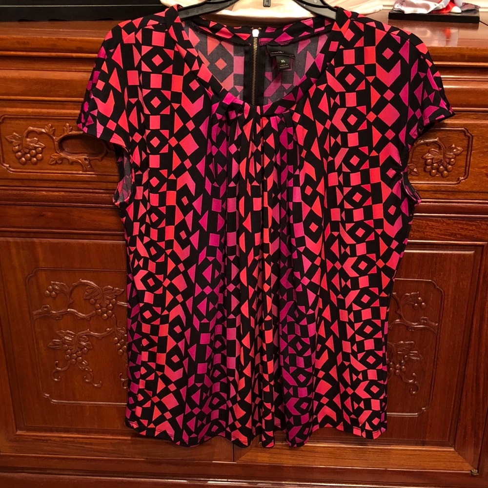 Bright Patterned Cap Sleeve Shell in EUC